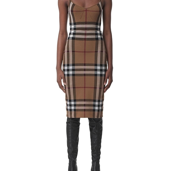 Burberry Body con skirt (Small) - Picture 2 of 3